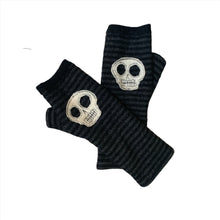 Load image into Gallery viewer, Gloves-Skulls
