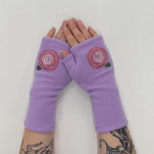 Load image into Gallery viewer, Gloves-Blooming Rose Single
