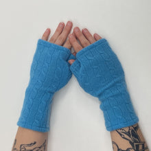 Load image into Gallery viewer, Gloves-Cableknit
