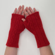 Load image into Gallery viewer, Gloves-Cableknit
