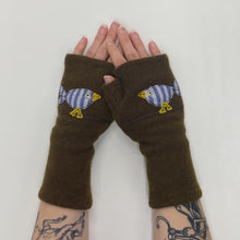 Load image into Gallery viewer, Gloves-Cute Bird
