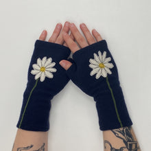 Load image into Gallery viewer, Gloves-Daisy
