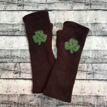 Load image into Gallery viewer, Gloves-Shamrock
