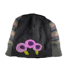 Load image into Gallery viewer, Wool Hat-Blooming Rose
